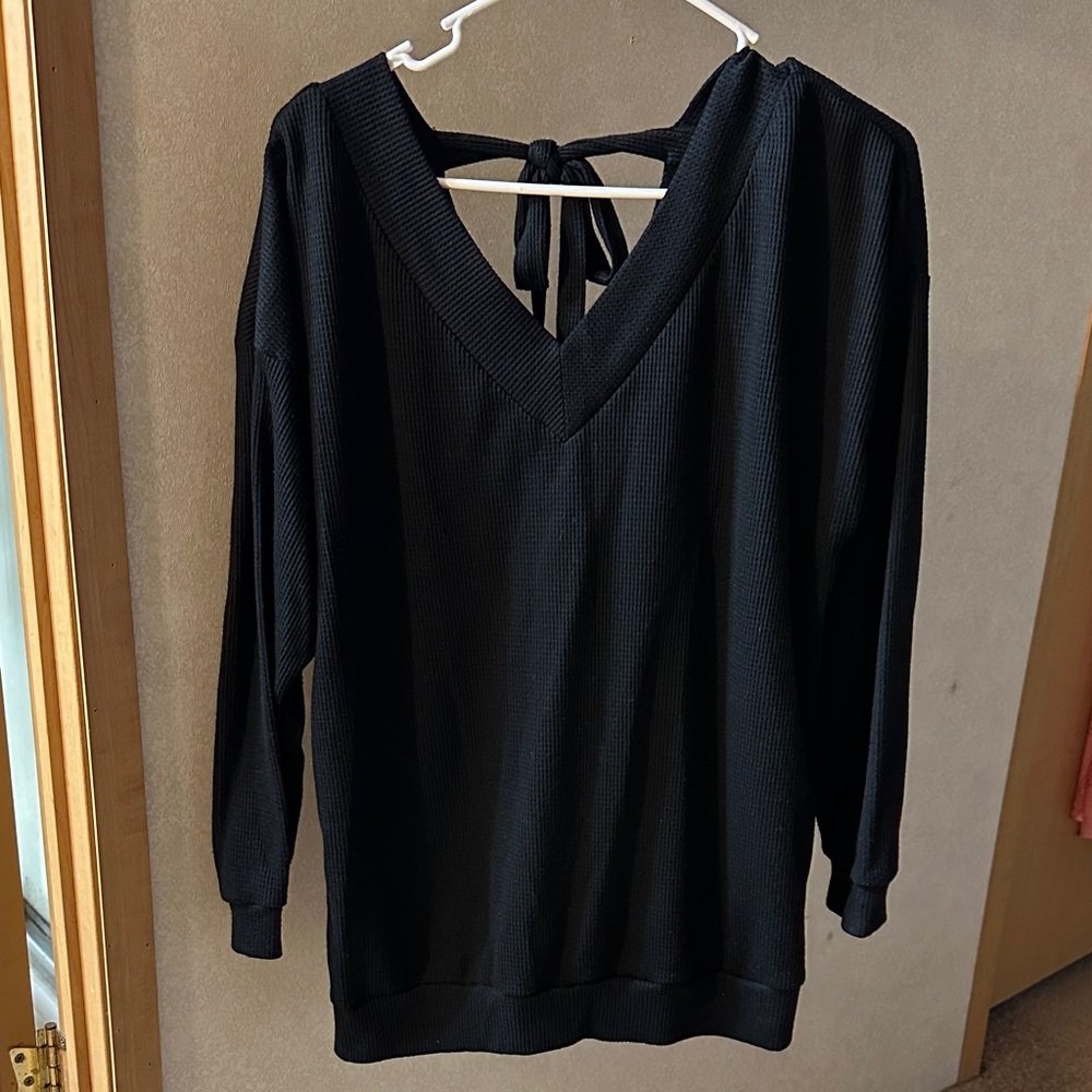 SHEIN Black V-Neck Long Sleeve Top